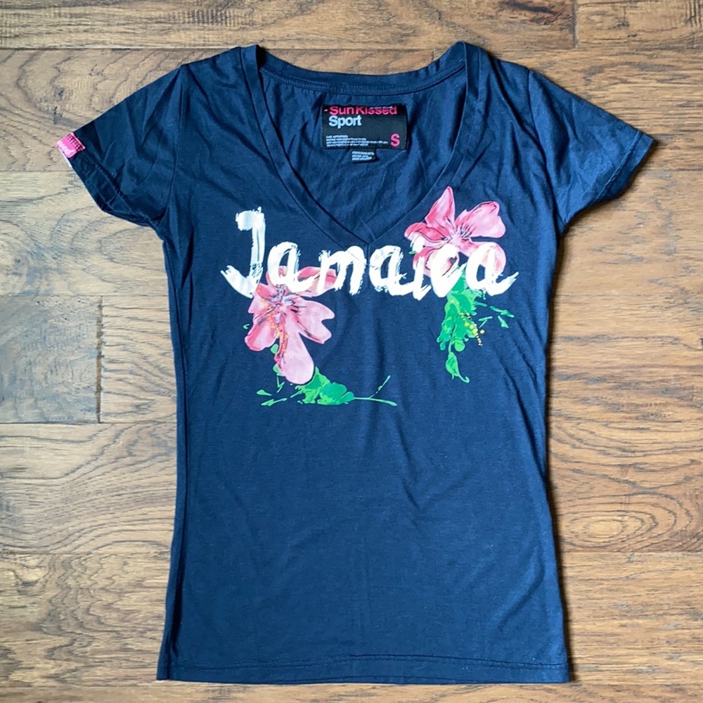 ✴️FREE W/ PURCHASE 🇯🇲 Jamaican Fitted Tee 🌸